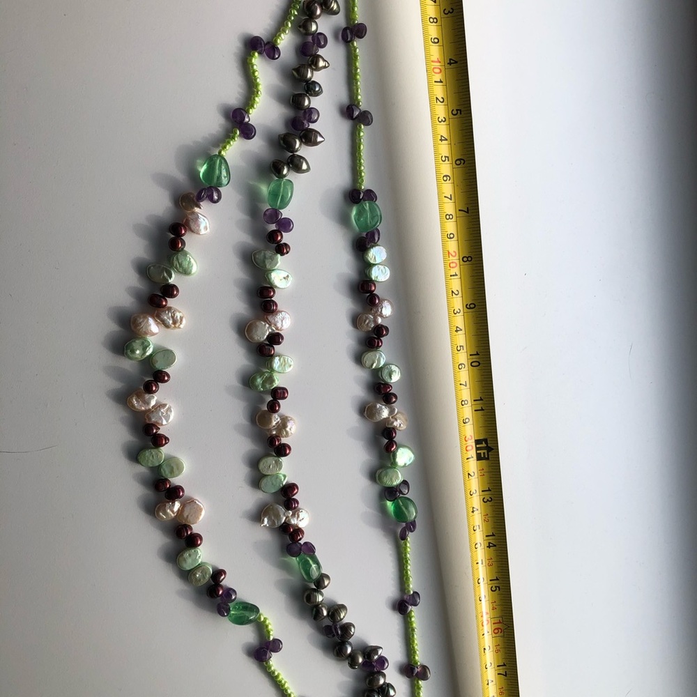 Necklace with cultivated pearls